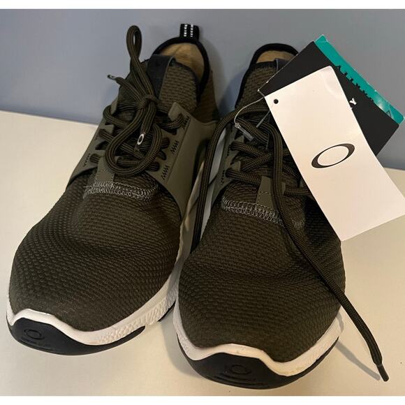 NWT Oakley Dry Men's Shoes - Size 9 - Picture 2 of 8